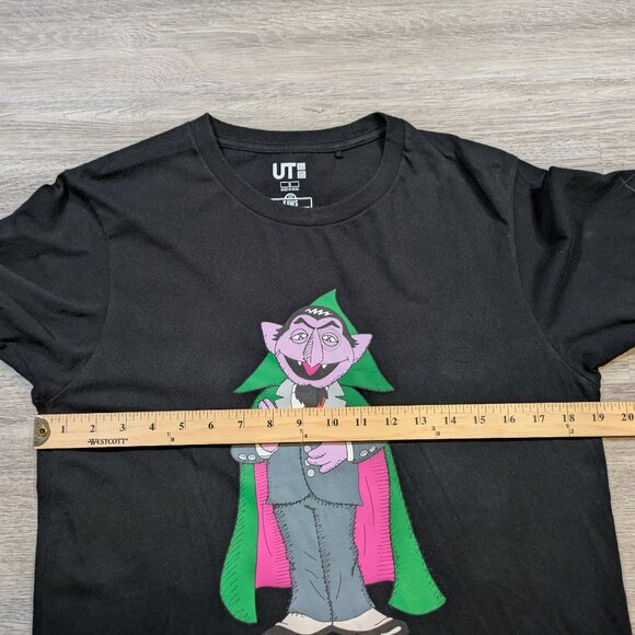 Kaws x Uniqlo x Sesame Street Men's Small Count Von Count Black Graphic T-Shirt - Picture 7 of 8